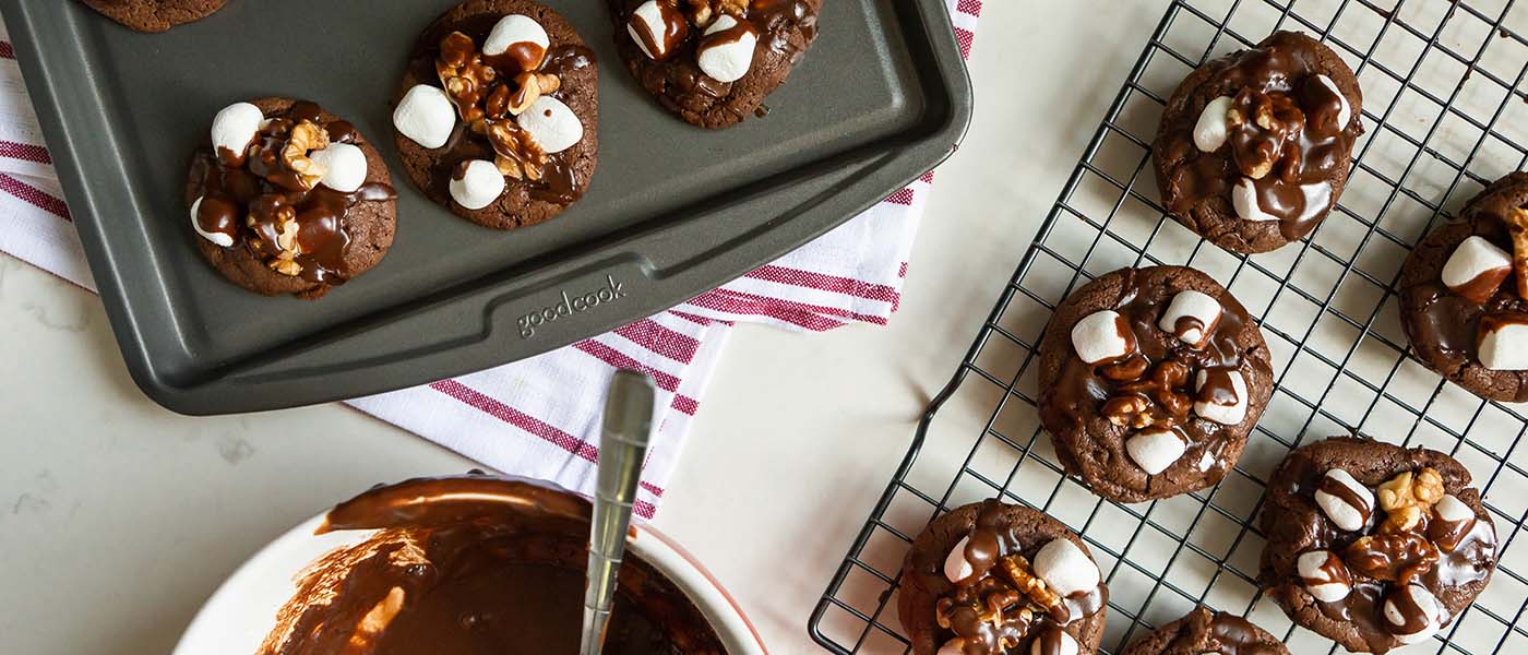 https://www.goodcook.com/media/catalog/category/cook-and-bake-rocky-road.jpg