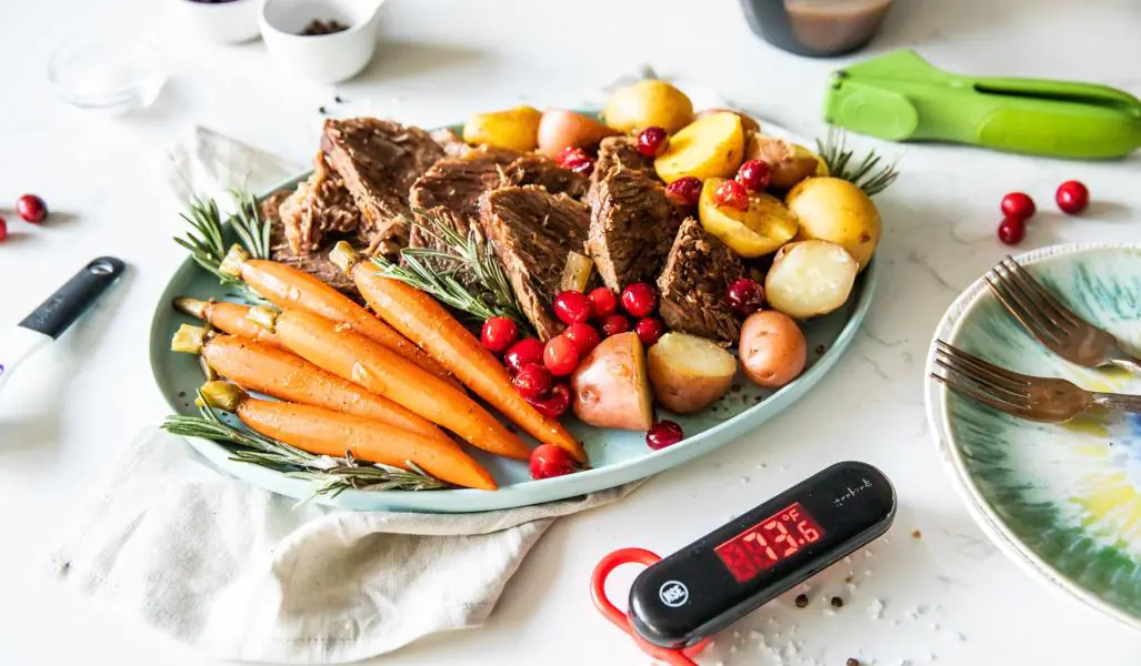 How to Cook Roast Beef in a Roasting Pan GoodCook